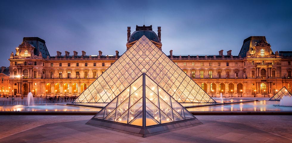Louis Vuitton sfila al Louvre di Parigi - New Faces & Stars, Agenzia di  moda e Spettacolo