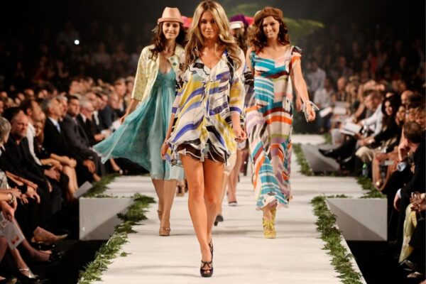 Louis Vuitton: la sfilata primavera-estate 2024 in live streaming - la  Repubblica